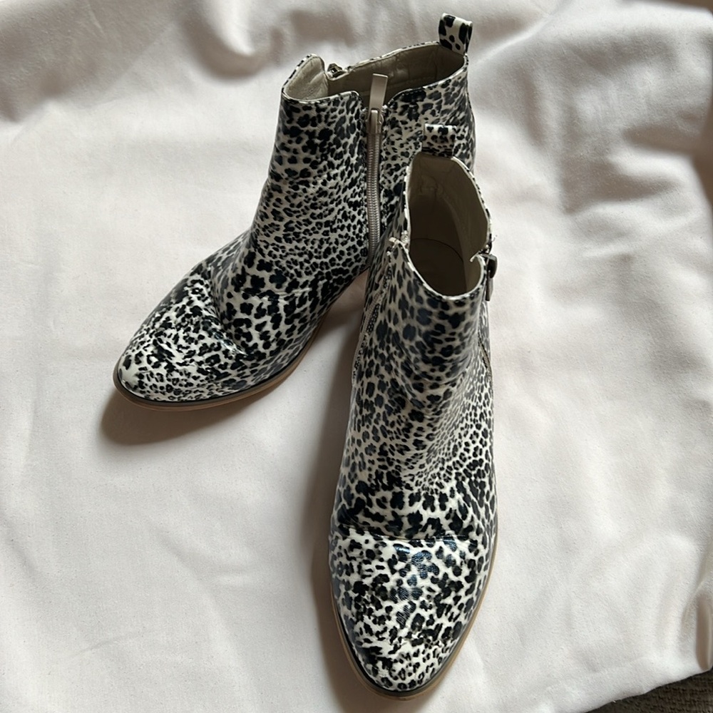 Ladies Leopard Print Booties Size 10 M